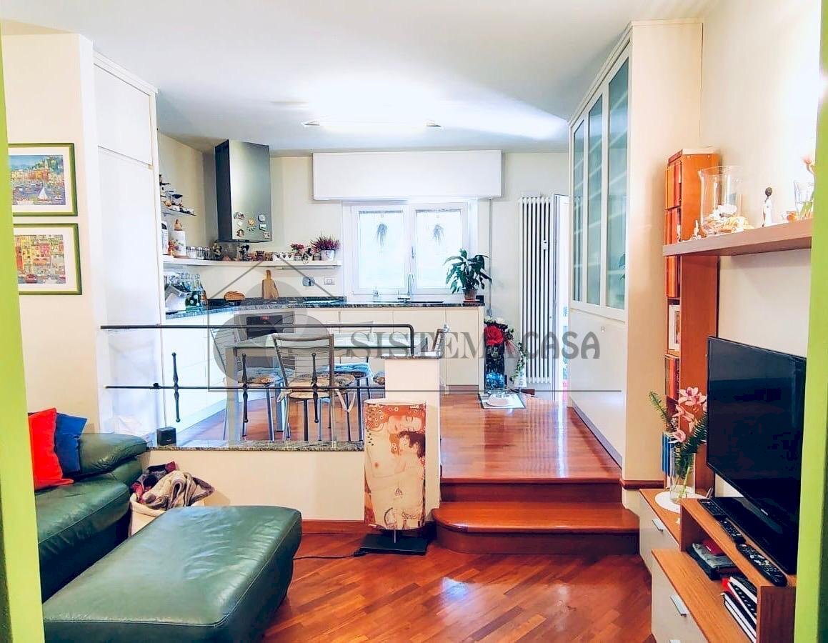 197b0637-b45d-4019-9046-18fbcd899409.jpg - Quadrilocale Piazzale Europa 37, Recco - foto 2