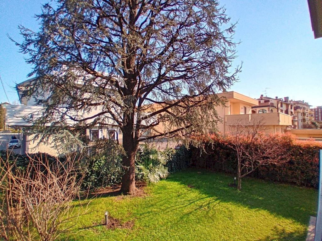 Three-room apartment Agrate Brianza - photo 1