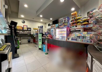 Negozio - Via Poerio, 7b, Verona (zona Ponte Crencano) - foto 2