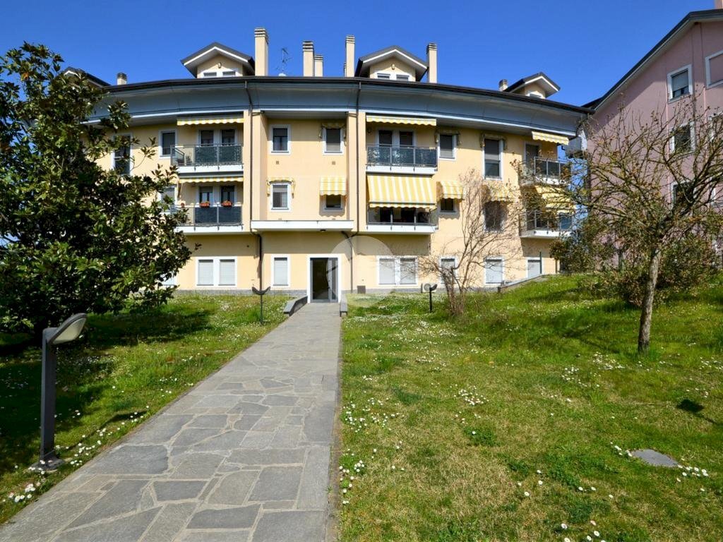 Three-room apartment Via Alcide De Gasperi, Vittuone - photo 1