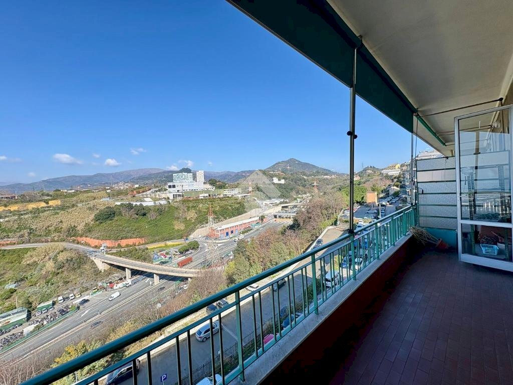 Four-room apartment Via dei sessanta, Genova (neighborhood Cornigliano) - photo 2