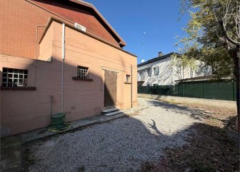 Portion of a house Modena (neighborhood Circoscrizione 1) - photo 33