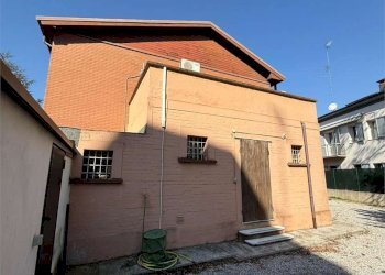 Portion of a house Modena (neighborhood Circoscrizione 1) - photo 37