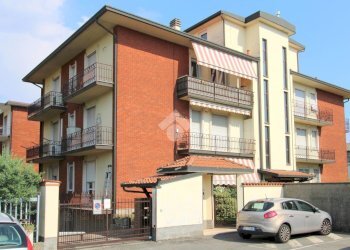 Three-room apartment Via Fratelli di Dio, Nerviano - photo 1