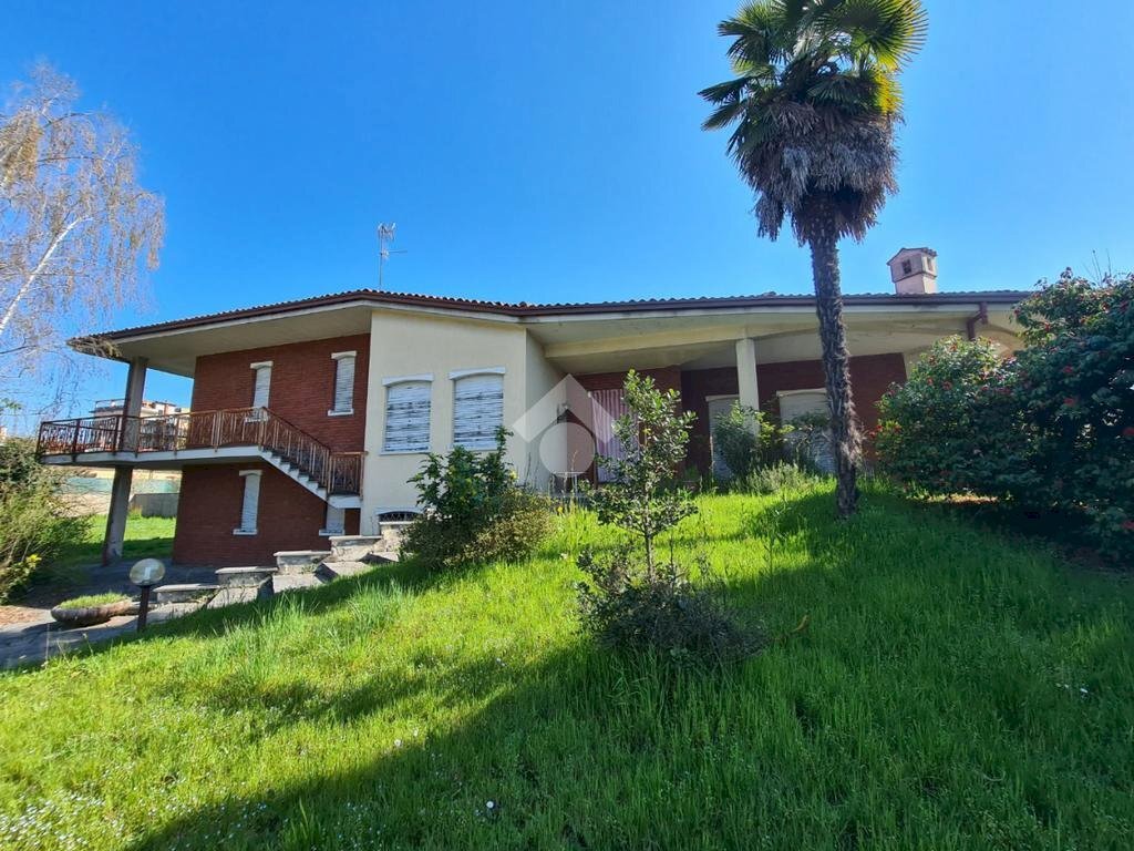 Villa Via Senatore Giovanni Marcora, Inveruno - foto 1