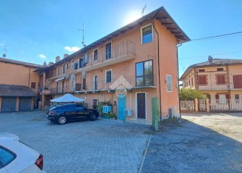 Two-room apartment Via roma, Viverone - photo 1