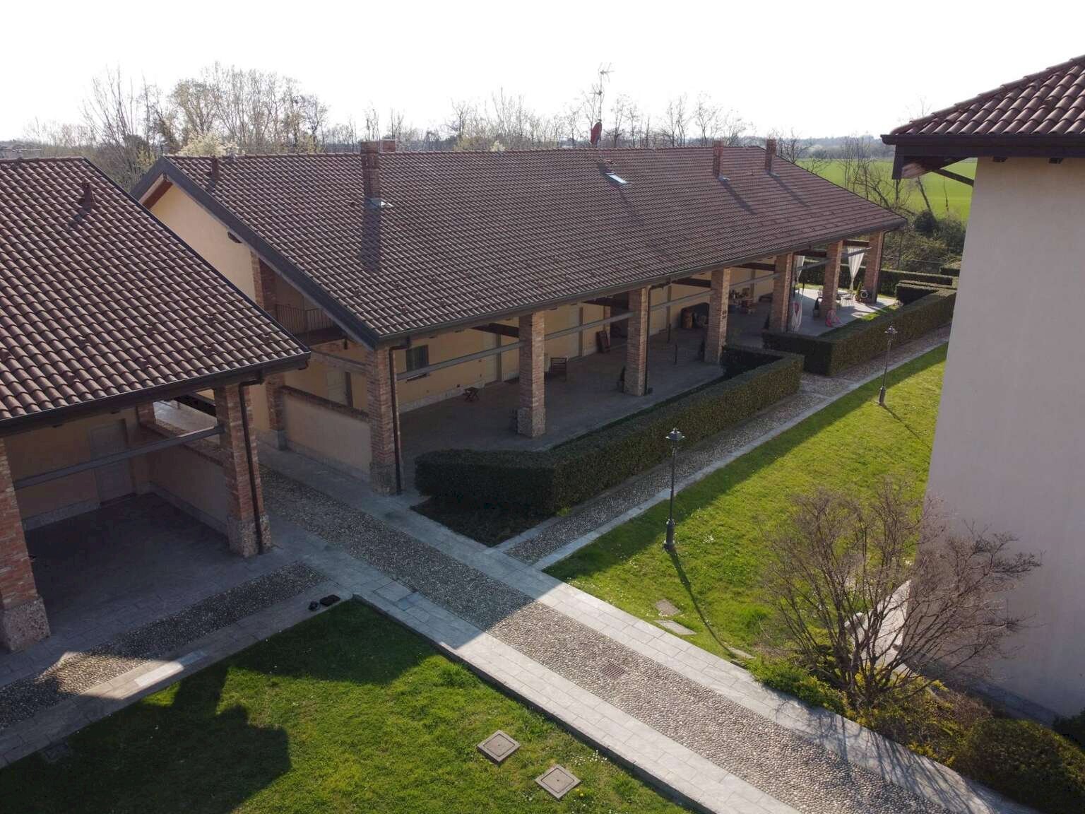 Terraced Villa Bellusco - photo 1