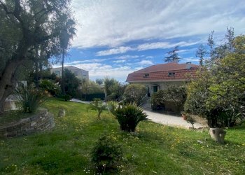 Two-room apartment Sanremo - photo 1