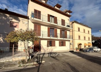 Foto 2 - Appartamento VIA CICCOLINI
 
10, Rotella - foto 2