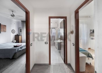 Hall / corridoio - Three-room apartment Cavenago di Brianza - photo 15