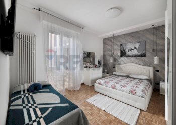 Camera / camera da letto - Three-room apartment Cavenago di Brianza - photo 16