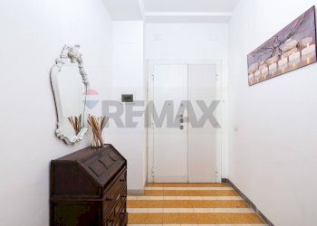 Hall / corridoio - Bilocale Via Rosa Govona
 
3, Roma - foto 5