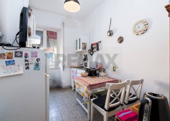 Sala da pranzo - Bilocale Via Rosa Govona
 
3, Roma - foto 15