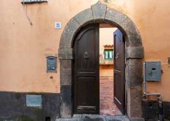 Edificio all\'aperto - Independent house VICO SANTO STEFANO
 
25, Acireale - photo 1