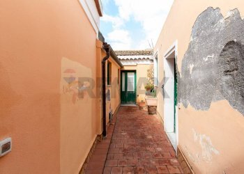 Hall / corridoio - Independent house VICO SANTO STEFANO
 
25, Acireale - photo 14