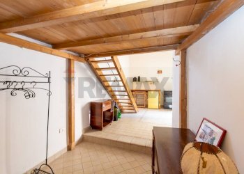 Hall / corridoio - Independent house VICO SANTO STEFANO
 
25, Acireale - photo 27