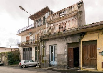Edificio all\'aperto - Casa indipendente Via Nuova Guglielmo Marconi
 
26, Zafferana Etnea - foto 1
