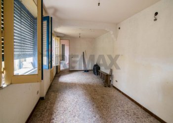 Stanza vuota - Casa indipendente Via Nuova Guglielmo Marconi
 
26, Zafferana Etnea - foto 7