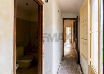 Hall / corridoio - Casa indipendente Via Nuova Guglielmo Marconi
 
26, Zafferana Etnea - foto 8