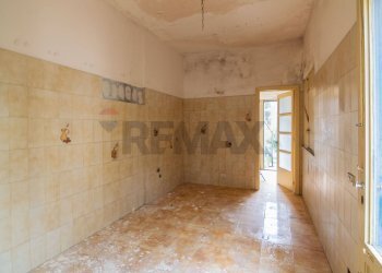 Stanza vuota - Casa indipendente Via Nuova Guglielmo Marconi
 
26, Zafferana Etnea - foto 10