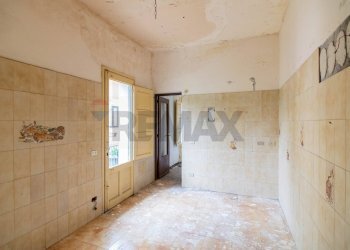 Stanza vuota - Casa indipendente Via Nuova Guglielmo Marconi
 
26, Zafferana Etnea - foto 11