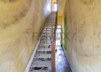 Scale - Casa indipendente Via Nuova Guglielmo Marconi
 
26, Zafferana Etnea - foto 14