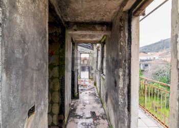 Hall / corridoio - Casa indipendente Via Nuova Guglielmo Marconi
 
26, Zafferana Etnea - foto 28