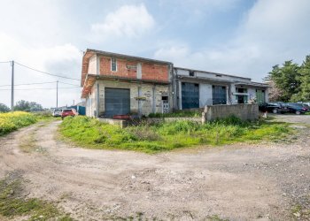 Casa all\'aperto - Locale Commerciale C.da Borgesia SS194 Km32, Francofonte - foto 1