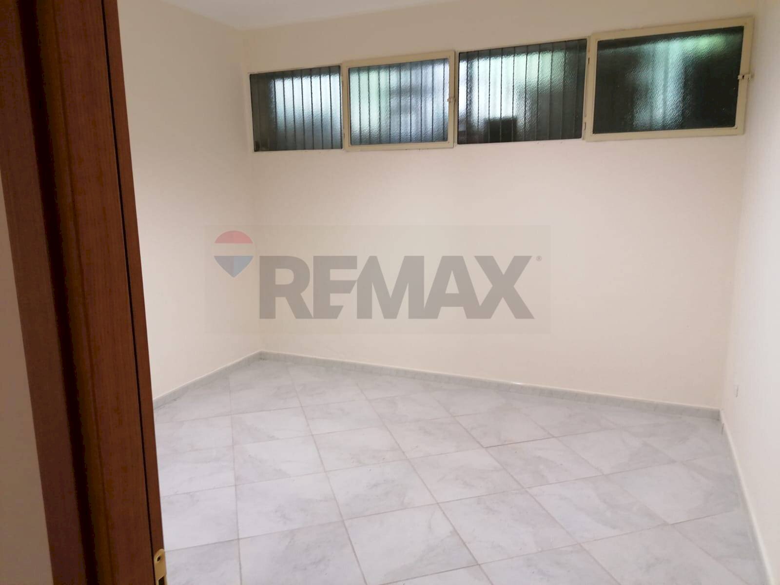 Stanza vuota - Commercial Premises Piazza Marconi
 
6, Sant'Agata Li Battiati - photo 1