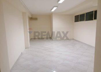 Stanza vuota - Commercial Premises Piazza Marconi
6, Sant'Agata Li Battiati - photo 6