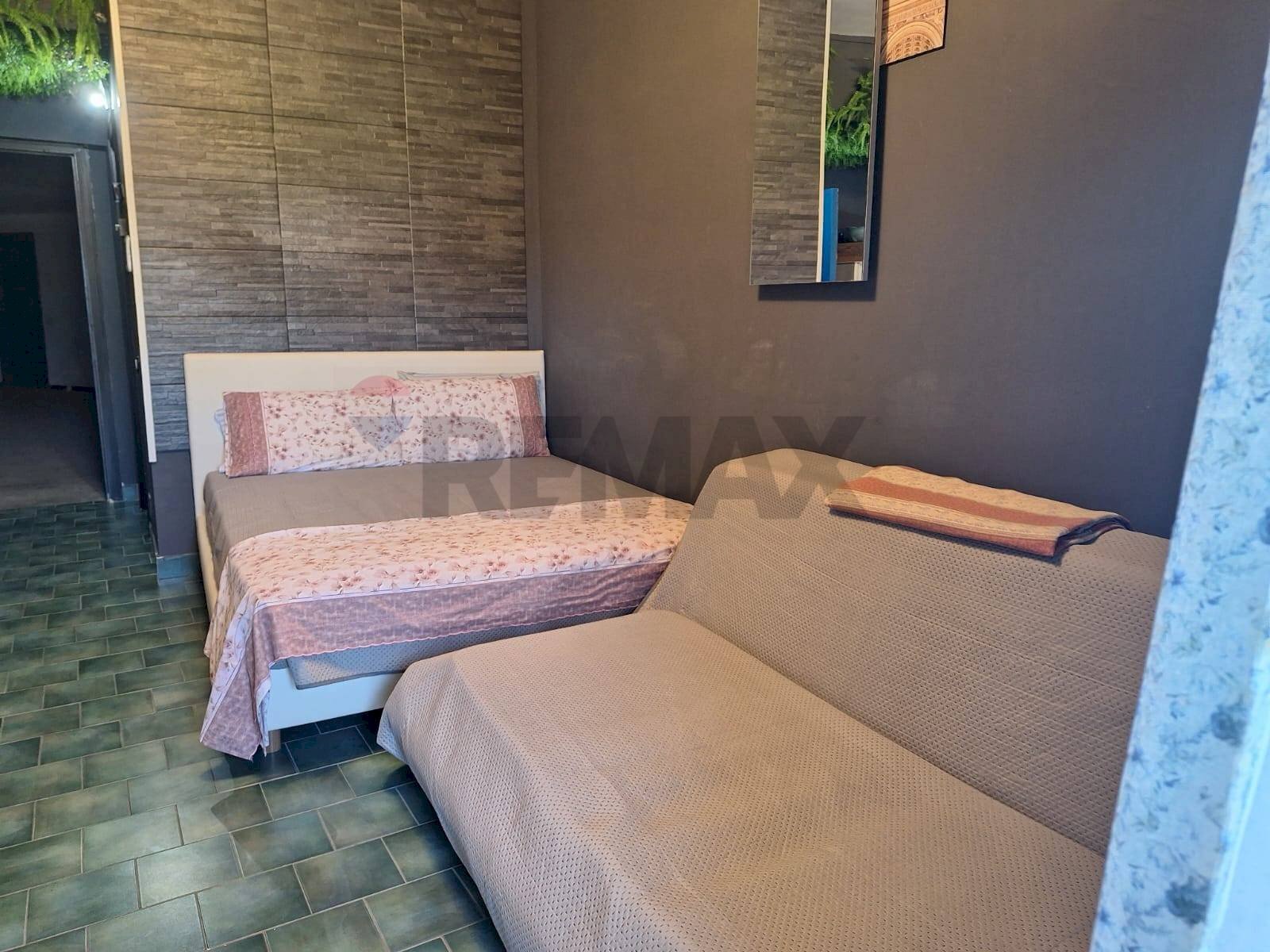 Camera / camera da letto - Monolocale via pietre nere
 
7, Giardini-Naxos - foto 3