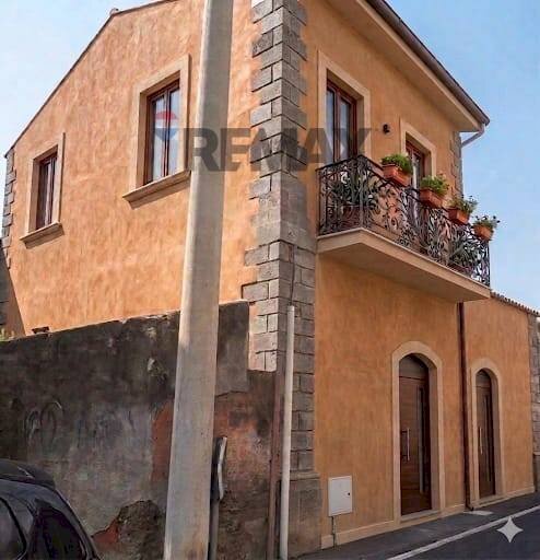 Edificio all\'aperto - Independent house Via Stazione
 
156, Acireale - photo 1