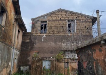 Prospetto laterale - Casa semi indipendente Via Stazione
156, Acireale - foto 2