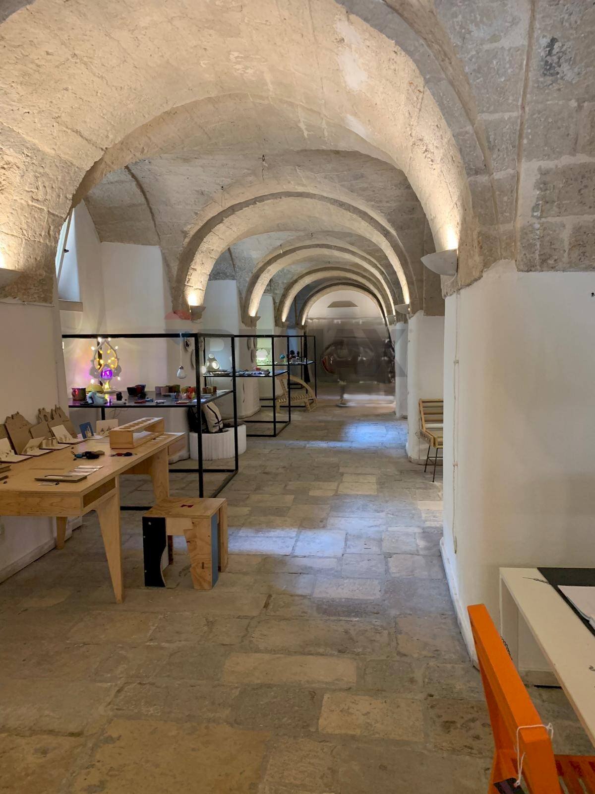 Hall / corridoio - Commercial Premises Strada Vallisa
 
67, Bari - photo 1