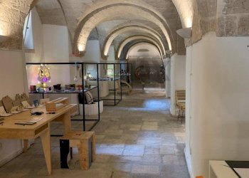 Hall / corridoio - Commercial Premises Strada Vallisa
67, Bari - photo 1
