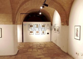 Hall / corridoio - Commercial Premises Strada Vallisa
67, Bari - photo 10