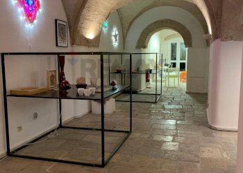 Hall / corridoio - Commercial Premises Strada Vallisa
67, Bari - photo 13
