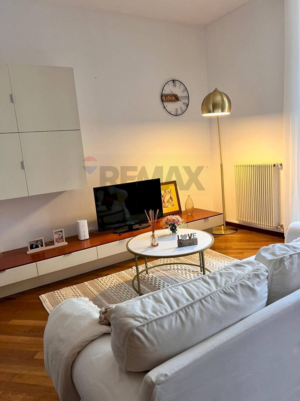 Soggiorno - Three-room apartment Corso Alcide De Gasperi
 
317, Bari - photo 2
