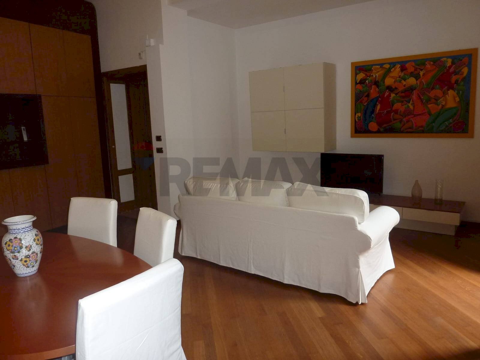 Sala da pranzo - Three-room apartment Corso Alcide De Gasperi
 
317, Bari - photo 3
