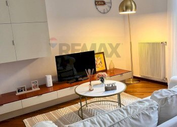 Soggiorno - Three-room apartment Corso Alcide De Gasperi
 
317, Bari - photo 2