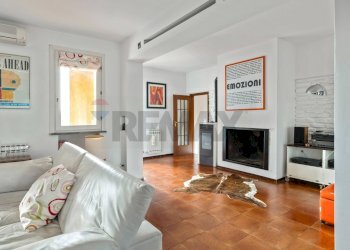 Soggiorno - Appartamento Via Bonfanti Innocenti
 
8, Bosisio Parini - foto 7