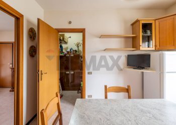 Sala da pranzo - Quadrilocale Via Parini
 
3, Olgiate Molgora - foto 10