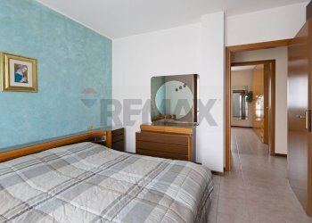 Camera / camera da letto - Quadrilocale Via Parini
 
3, Olgiate Molgora - foto 15