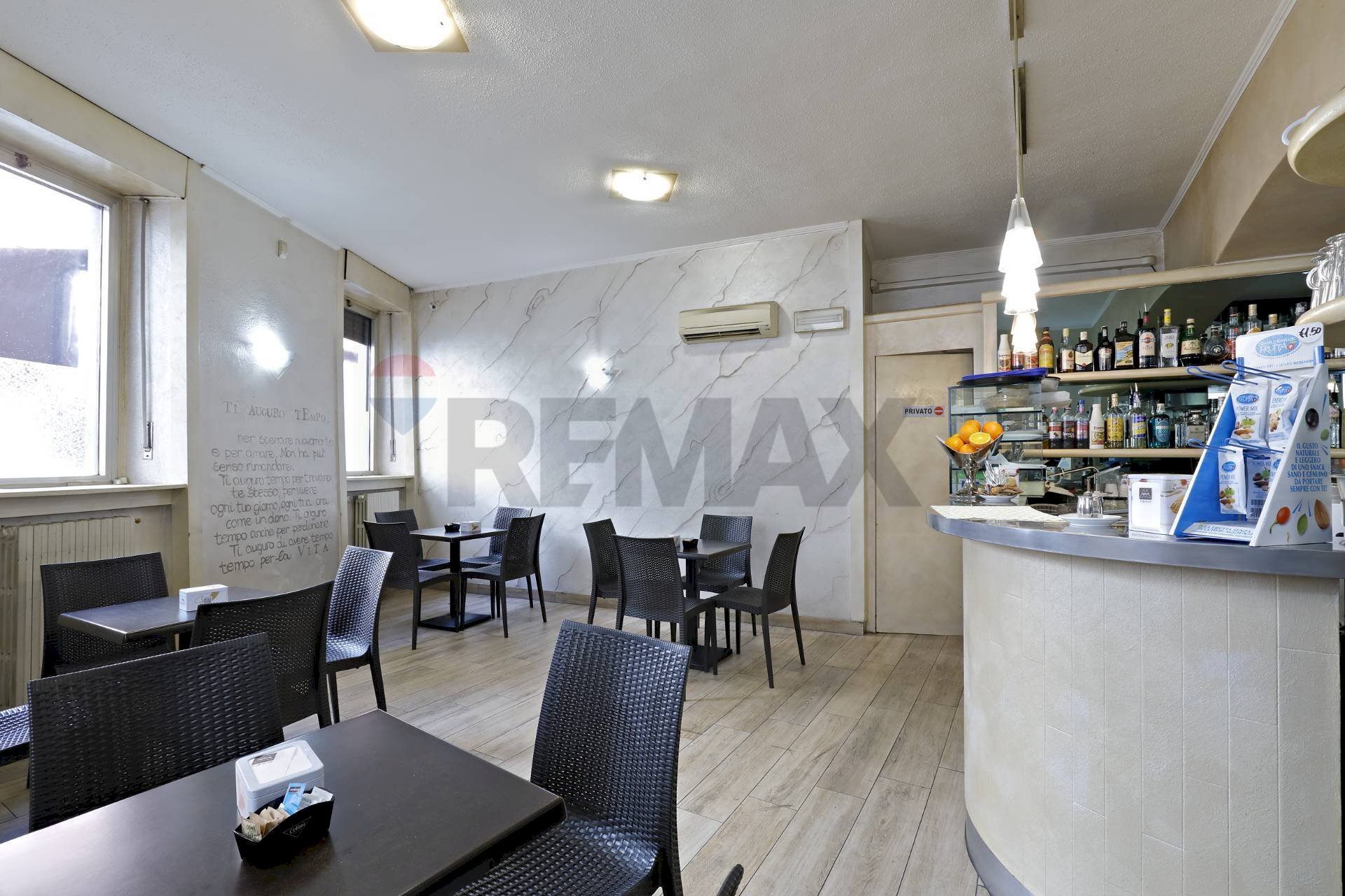 Sala da pranzo - Cafeteria - Cold Bar via Tre Re, Brugherio - photo 2