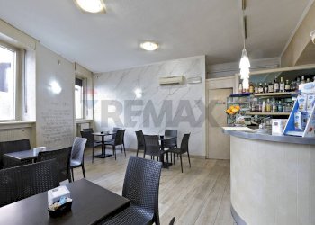 Sala da pranzo - Cafeteria - Cold Bar via Tre Re, Brugherio - photo 2