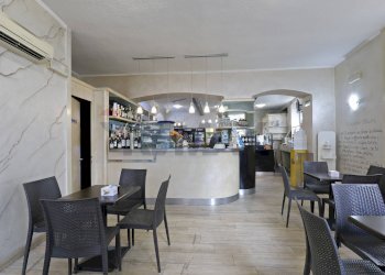 Sala da pranzo - Cafeteria - Cold Bar via Tre Re, Brugherio - photo 8