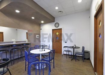 Sala da pranzo - Cafeteria - Cold Bar Piazza Carabelli
 
3, Usmate Velate - photo 5