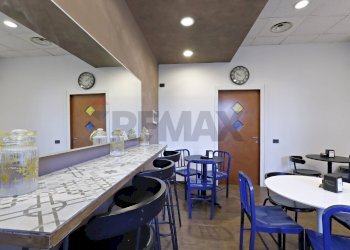 Sala da pranzo - Cafeteria - Cold Bar Piazza Carabelli
 
3, Usmate Velate - photo 11