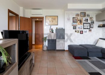 Soggiorno - Trilocale Via Enaudi
 
1, Besana in Brianza - foto 3