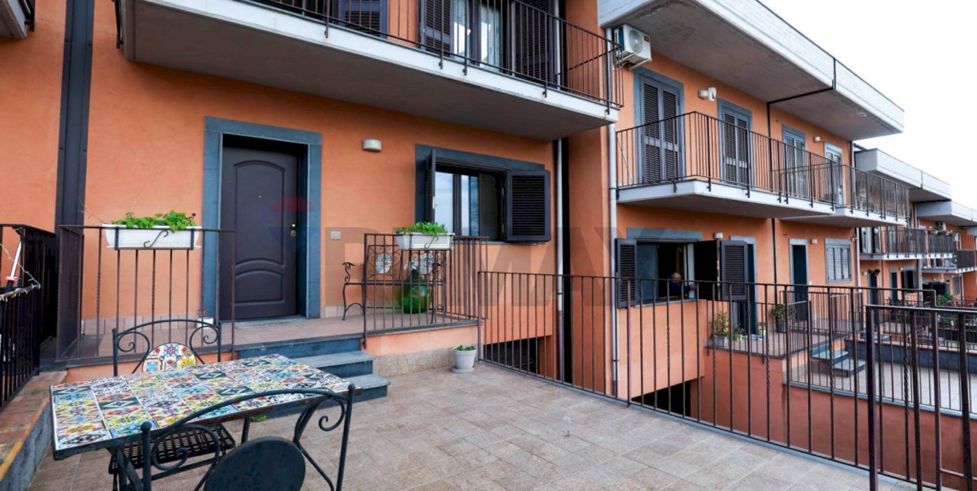 Casa all\'aperto - Villa a Schiera via Nino Martoglio
 
18, Valverde - foto 1